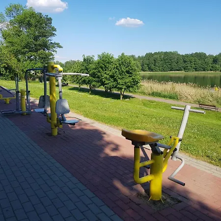 Caly Nad Jeziorem 아파트 Drawno